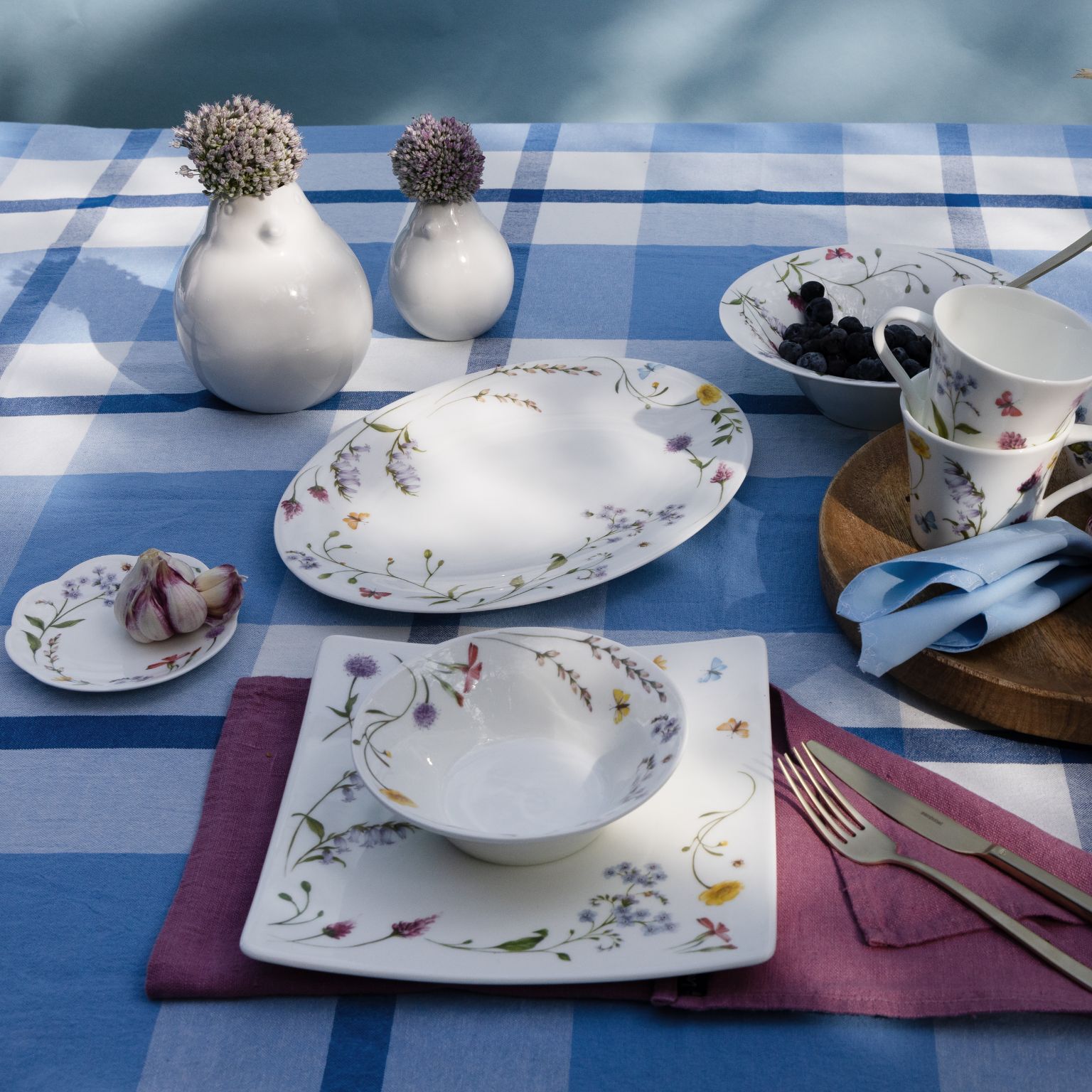 希少品 ドイツ製 Hutschenreuther 美しいレリーフの花柄ディッシュ